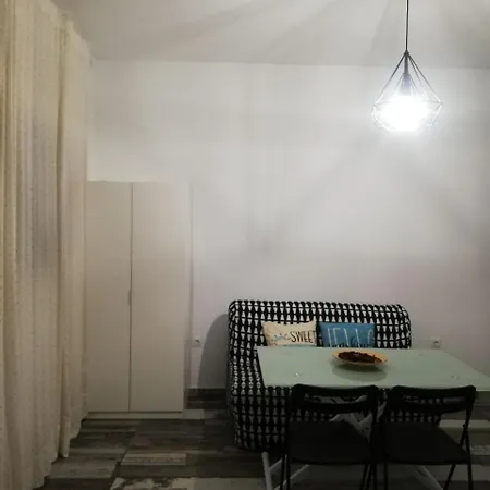 Modernos En Ciudad Jardin Apartment *