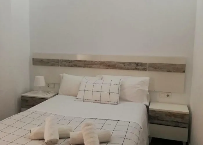 Modernos En Ciudad Jardin דירה קורדובה