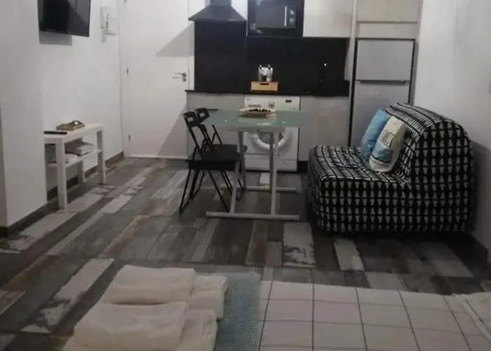 Modernos En Ciudad Jardin Appartement